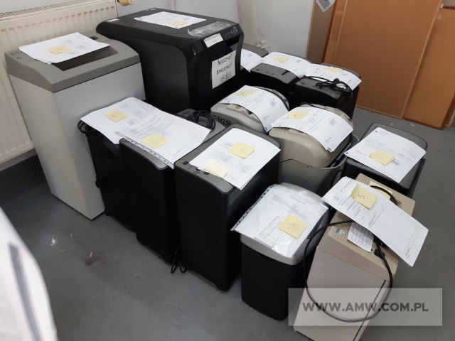 Elementy infrastruktury - pakiet zawierający 25 poz. asort. (wg oddzielnego wykazu), w tym m.in.: drzwi, okna, niszczarki itp. 